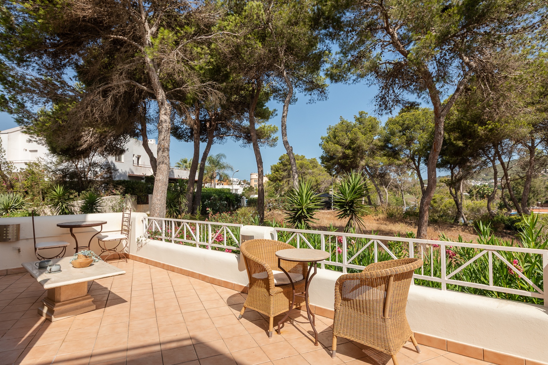 Resa Estates townhouse Ace sea views te koop sale terrace.jpg